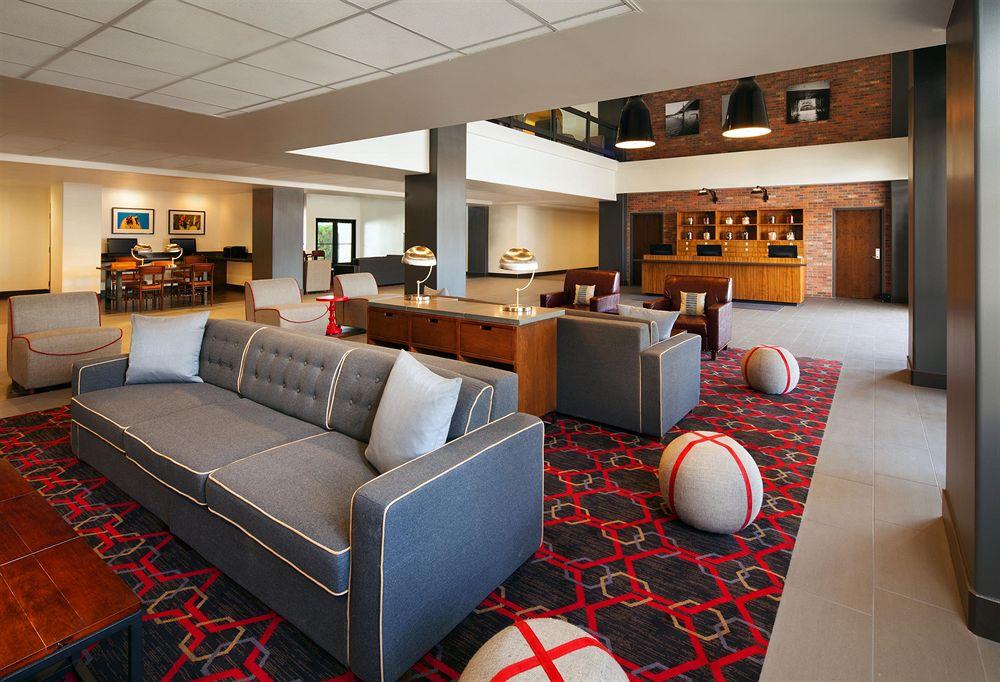 Four Points By Sheraton Phoenix South Mountain Exterior photo